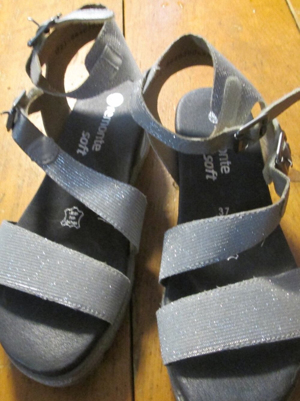 Glam leather NWOB SILVER GLITTER WEDGE OPEN TOE REMONTE SOFT SZ 7